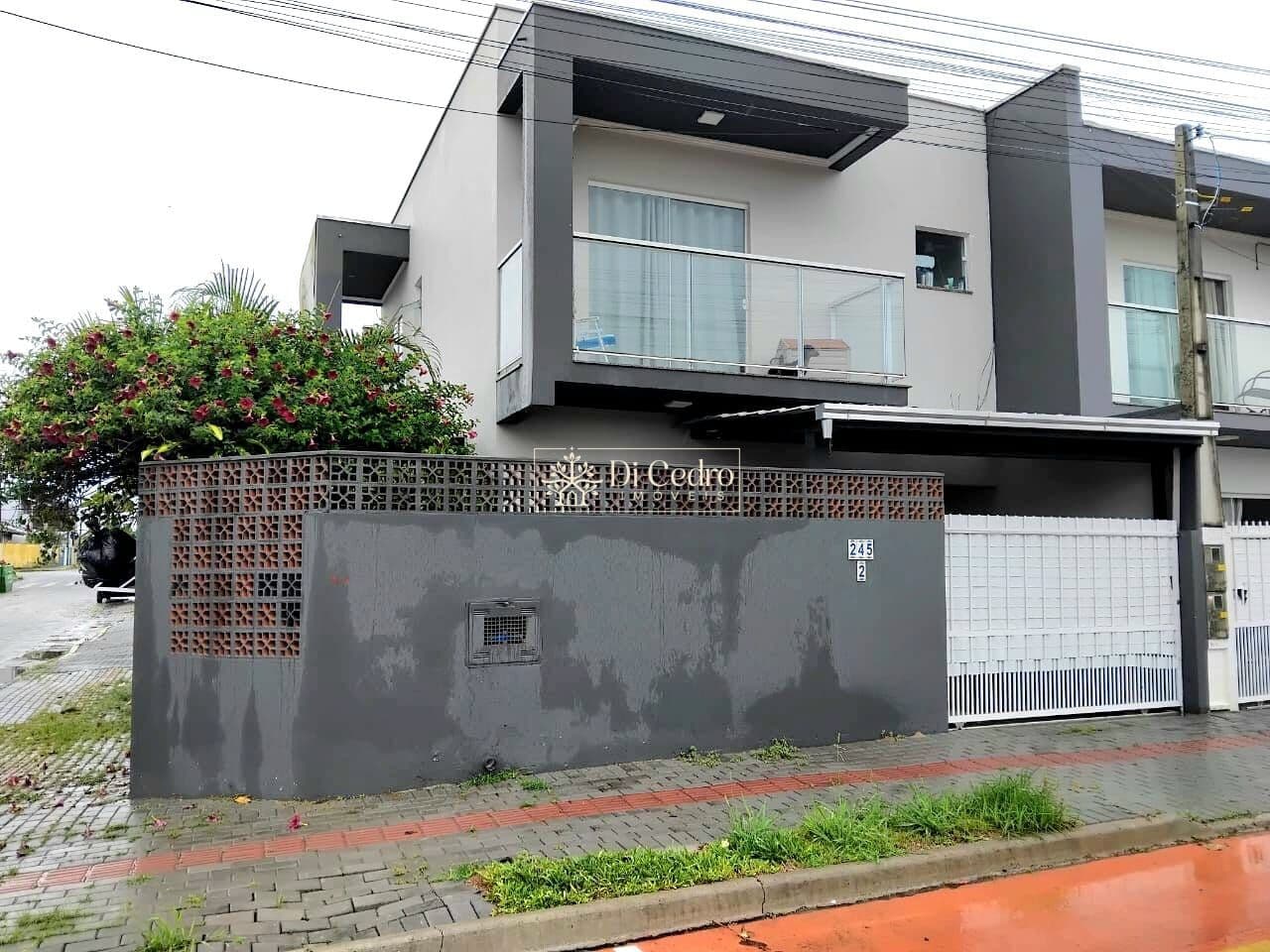 Oportunidade no Litoral! Lindo Sobrado Semi Mobiliado em Piçarras