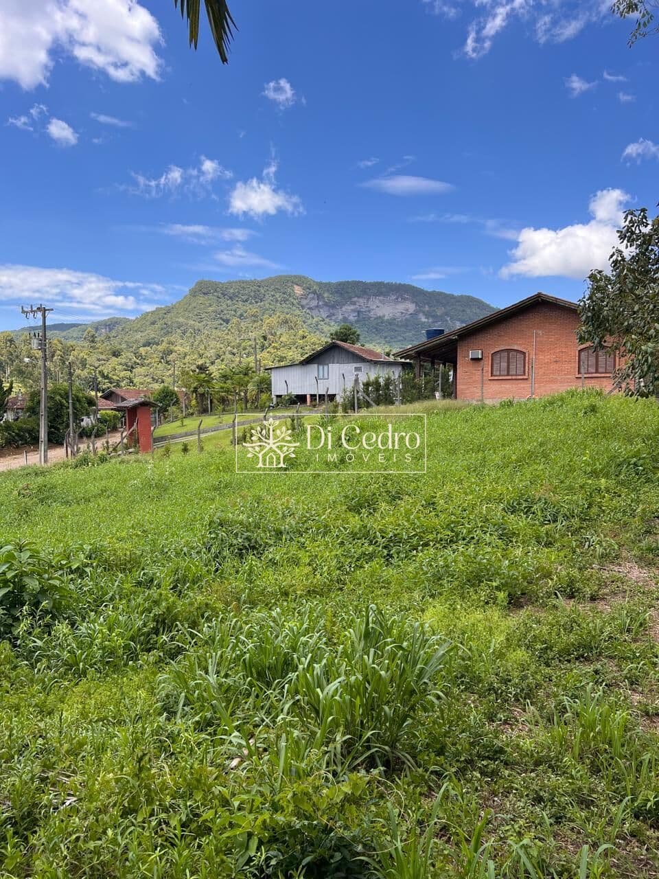 Lindo terreno com 876m² em Rio Bonito/Rio dos Cedros
