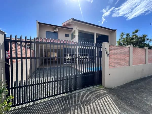 Casa na Praia de Penha – Seu Refúgio à Beira-Mar!