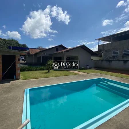 Casa a venda com piscina e 4 quartos (1 suíte) em Rio dos Cedros