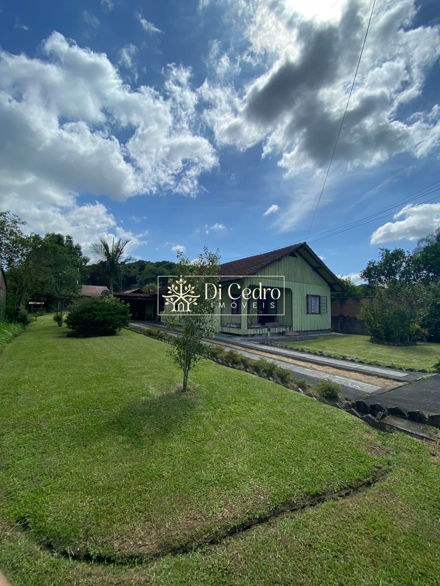 Casa de Madeira, perto do Komprão, com amplo terreno de 1.078,20 m2 a venda em Pomerode