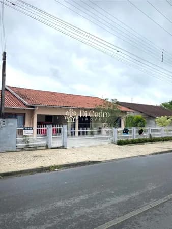 Casa com 4 dormitórios no bairro das Capitais em Timbó
