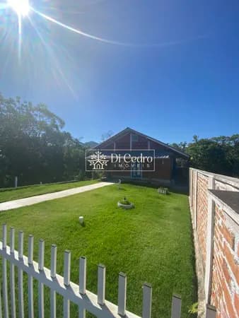 Casa em Rio dos Cedros com 2 dormitórios em amplo quintal.