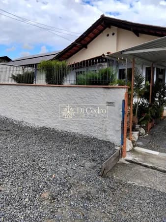 🏡 Casa em Ótima Localização com 450m² de Terreno + Aceita Troca no Litoral
