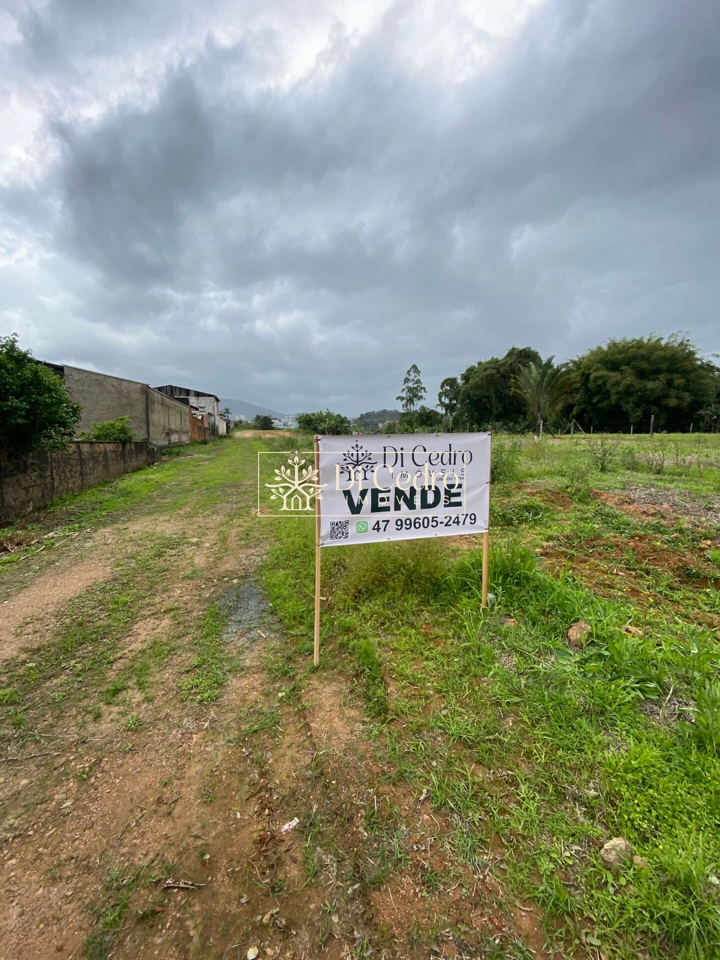Terreno com mais de 2.400,00 m² em área nobre de Timbó SC