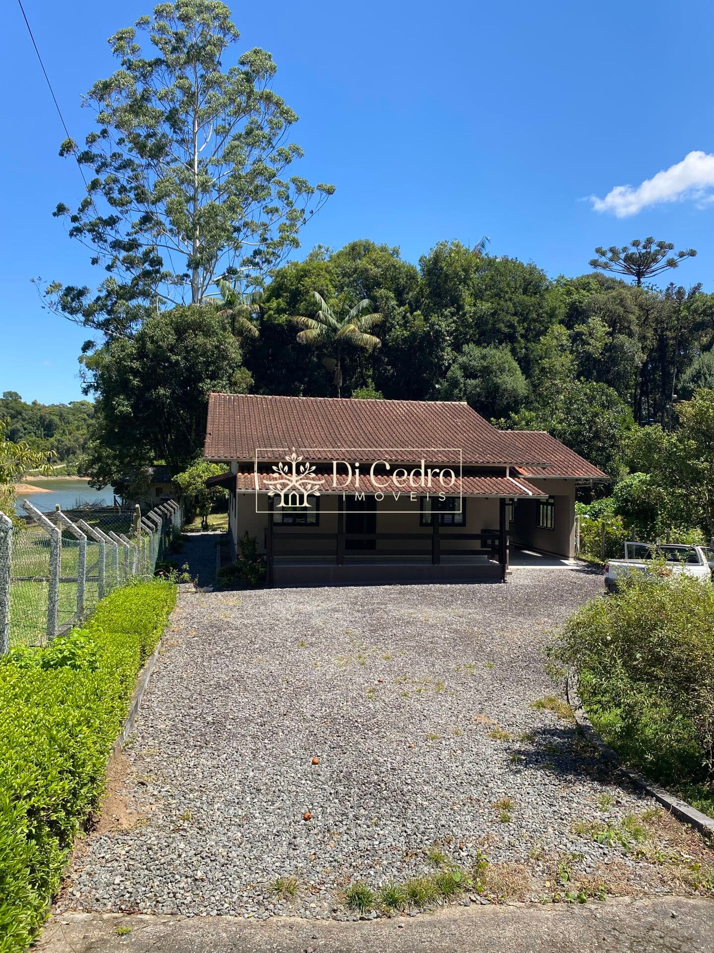Casa na barragem do Pinhal com acesso à água