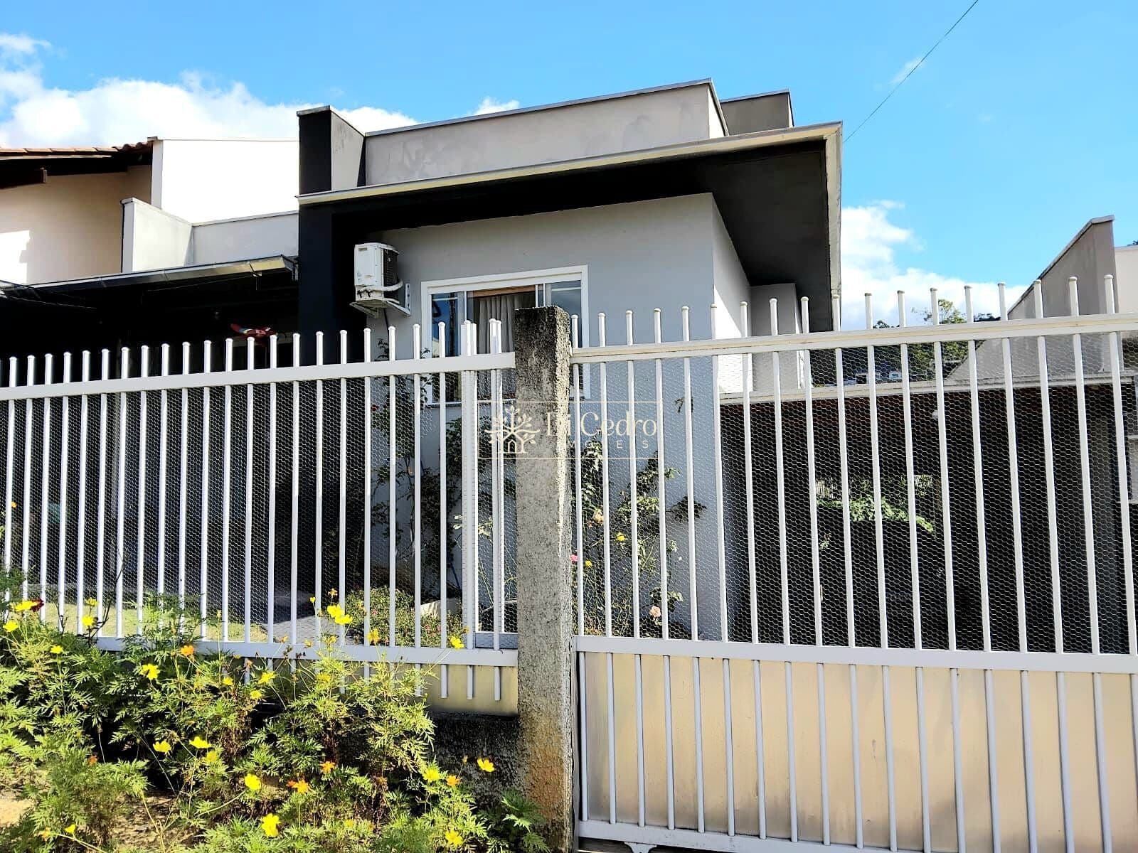 🏡 CASA GEMINADA COM SUÍTE E TERRENO AMPLO – IMPERDÍVEL 🏡