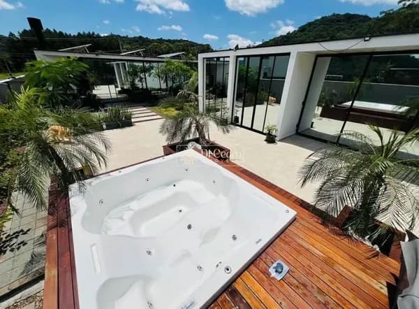 Casa de alto padrão com 4 suítes, totalmente mobiliada a venda em Pomerode