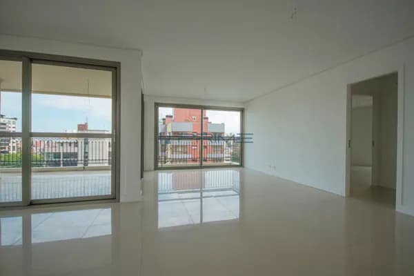 Apartamento 2 dormitórios com suíte à venda no bairro Três Figueiras - Porto Alegre/RS, Zona Norte