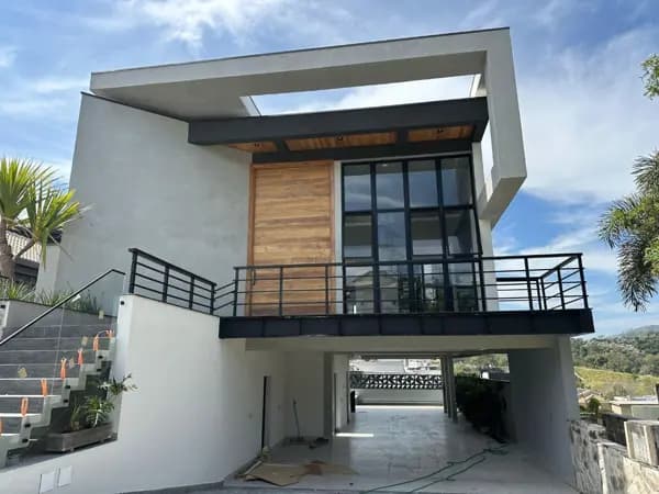 Casa à venda no bairro Aruã em Mogi das Cruzes/SP