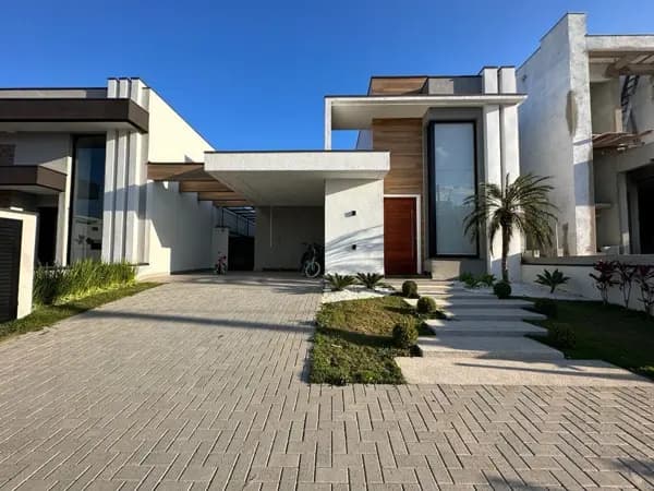 Casa à venda no bairro Cézar de Souza em Mogi das Cruzes/SP
