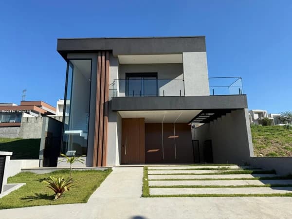 Casa à venda no bairro Cézar de Souza em Mogi das Cruzes/SP