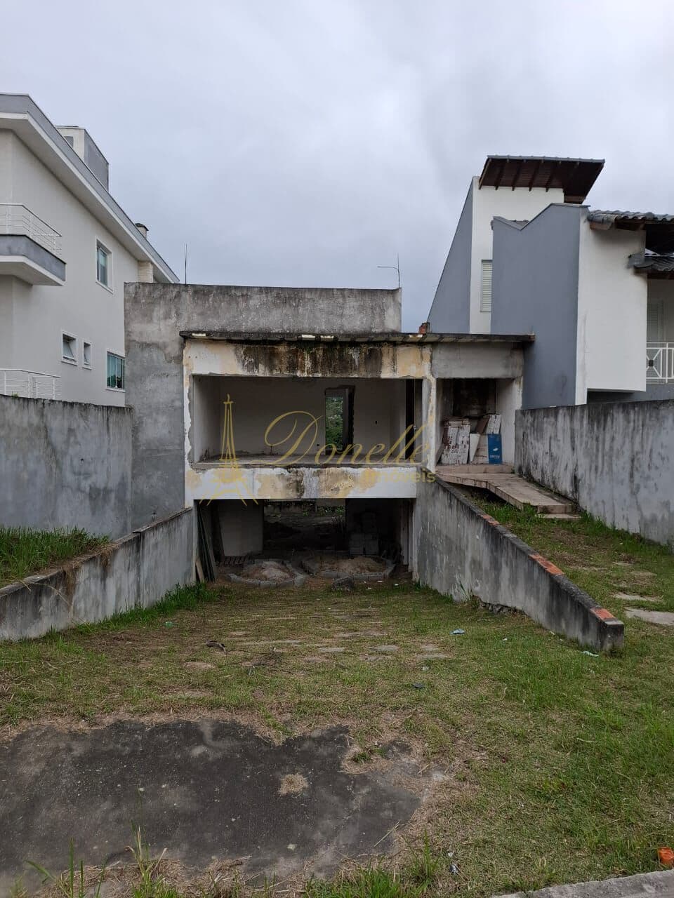 OPORTUNIDADE NO CONDOMÍNIO ARUÃ 1