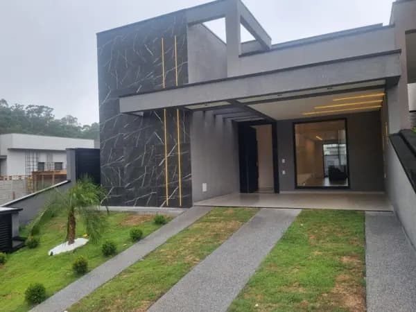Casa à venda no bairro Cézar de Souza em Mogi das Cruzes/SP