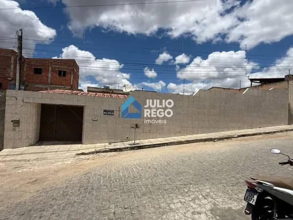 Casa com piscina à venda no Indianópolis - Caruaru/PE