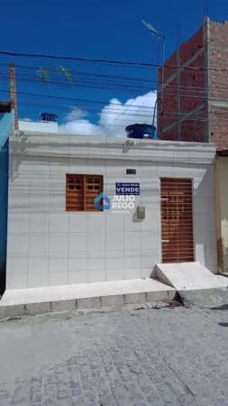 Casa à venda no bairro do Salgado em Caruaru/PE