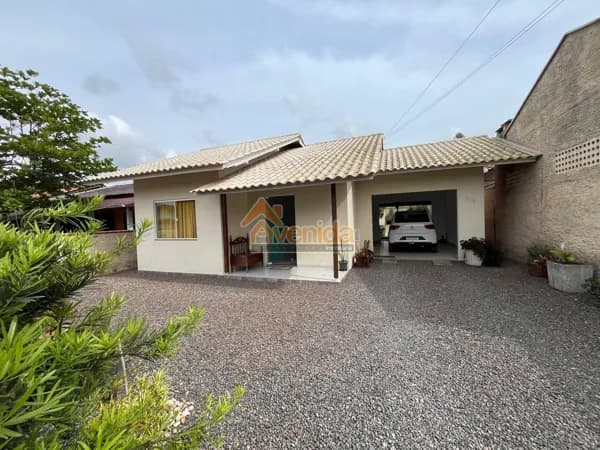 Casa perfeita em rua tranquila | À VENDA!