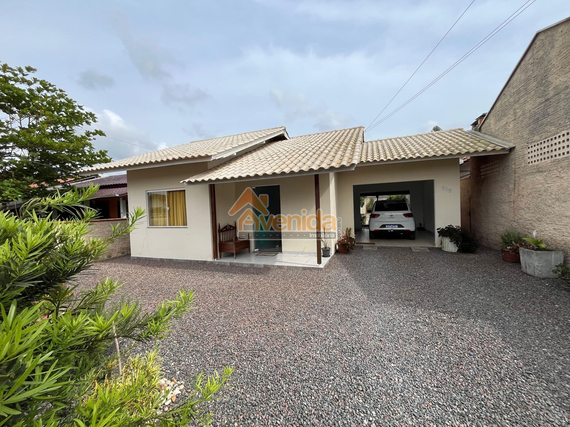 Casa perfeita em rua tranquila | À VENDA!