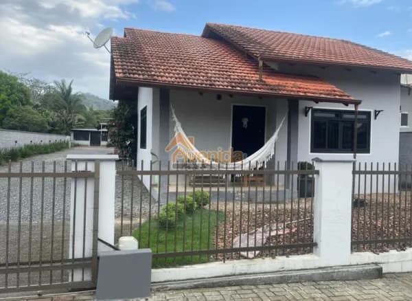 Terreno amplo com duas casas!