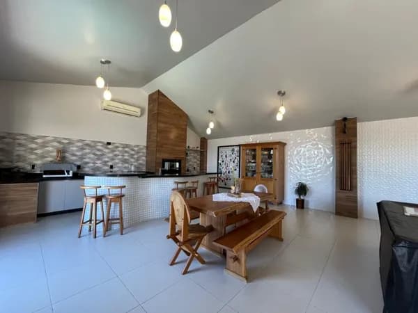 Casa alto padrão à venda com 3 dormitórios (suítes) à venda, 300 m² no bairro Quintino em Timbó-SC