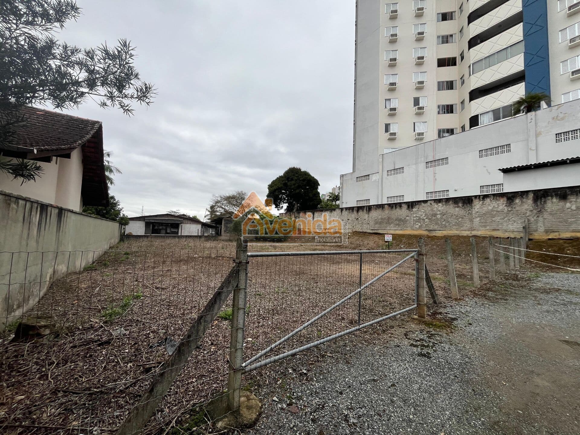 Terreno à venda no Centro de Timbó!