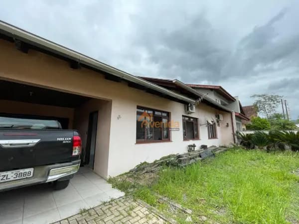 Casa à venda no bairro Bairro Das Capitais em Timbó/SC