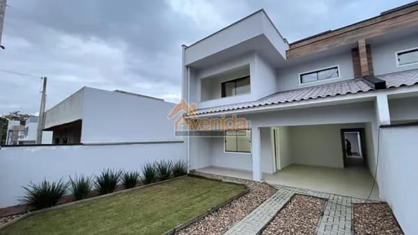 Casa incrível, super moderna e com amplo espaço, perfeita para você! À venda!