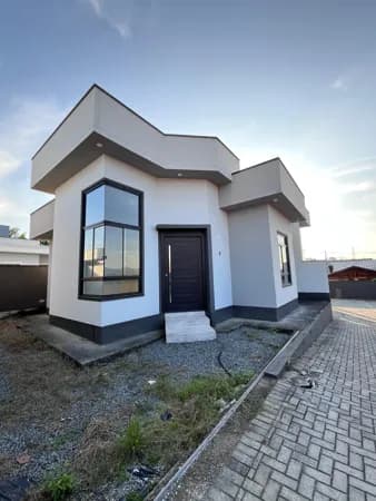 Casa à venda no bairro Bairro Araponguinhas em Timbó/SC