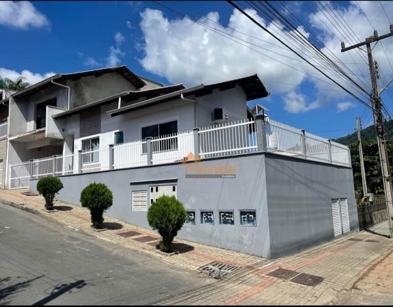 Casa com 2 dormitórios à venda, 130m² no bairro Dos Estados em Timbó/SC