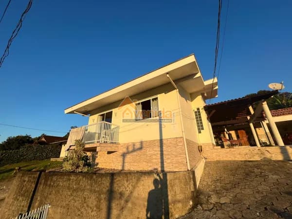 2 Casas bem espaçosas no mesmo terreno | À venda!!