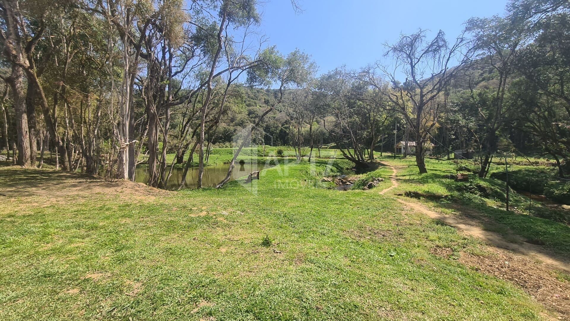 Terreno Com 5.000m² de Área Total em Condomínio Fechado