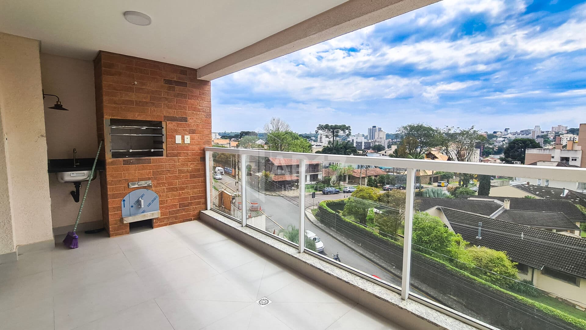 Apartamento à venda, 3 quartos com suíte, em Condomínio Clube ao lado do Parque Bacacheri