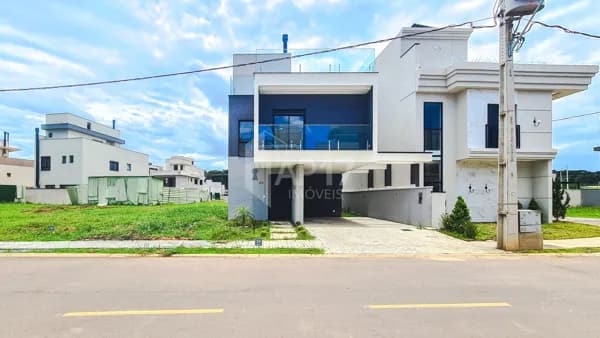 Casa NOVA em Condomínio com 3 suítes, 4 vagas, 169m² privativos + terraço