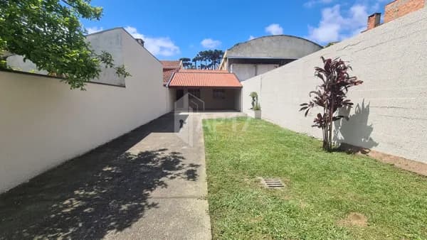 Casa 2 Quartos com Área Gourmet e Amplo Terreno - Colombo