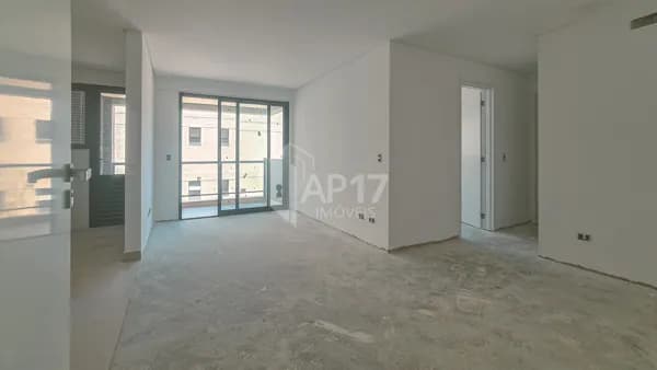 Apartamento à Venda no Bacacheri com 2 Quartos, Suíte e Sacada com Churrasqueira