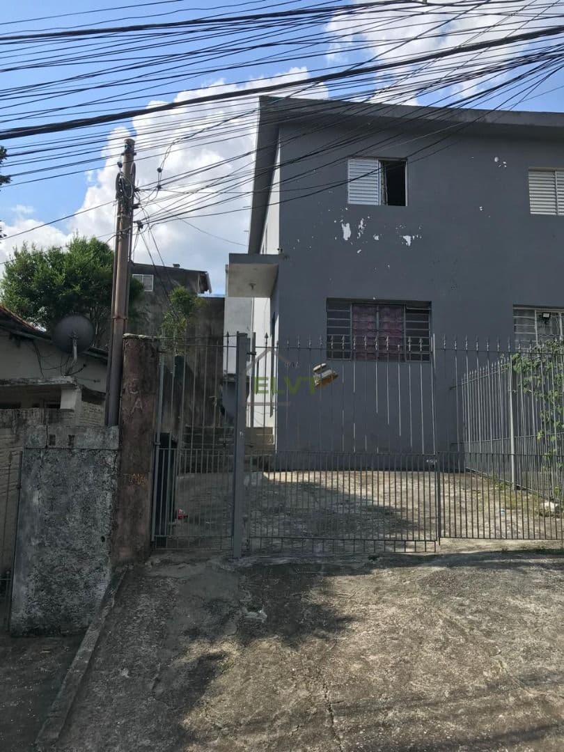 Sobrado à venda no Quitaúna 2 quartos