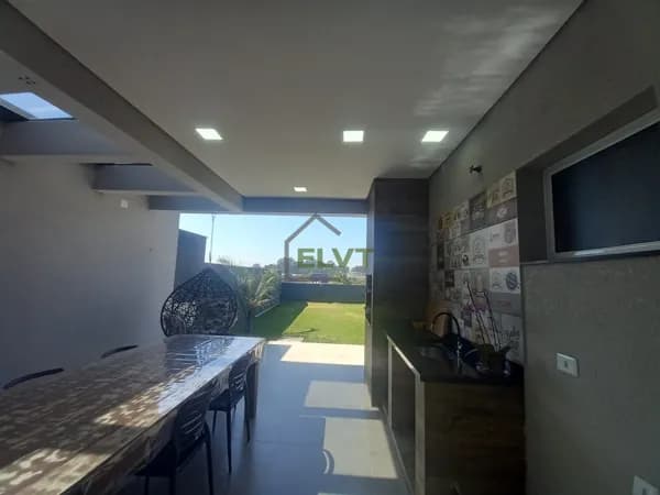 Sobrado em condomínio à venda no bairro Reserva Paineiras com 3 quartos