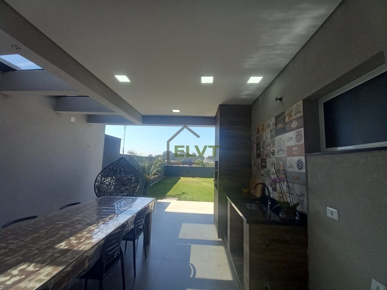 Sobrado em condomínio à venda no bairro Reserva Paineiras com 3 quartos