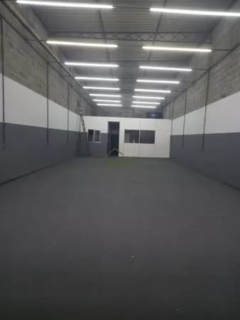 Galpão à venda no Jardim Santo Estêvão com 225m²