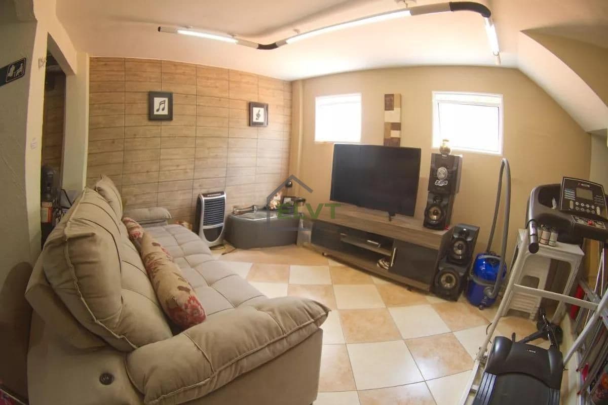 Sobrado à venda no Jardim Ester com 3 quartos