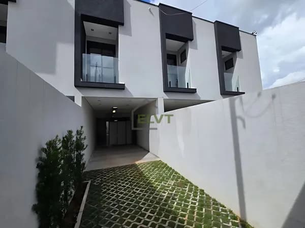 Sobrado à venda no bairro Bela Vista em Osasco/SP com 3 quartos