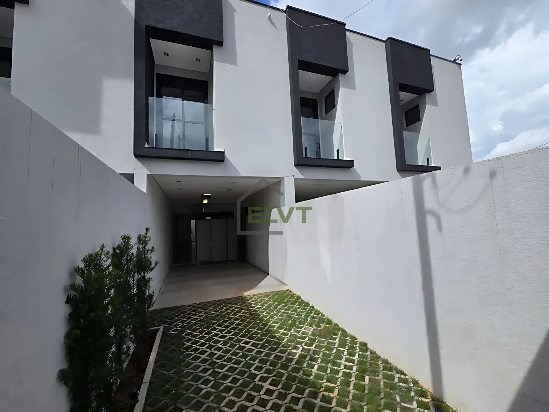 Sobrado à venda no bairro Bela Vista em Osasco/SP com 3 quartos