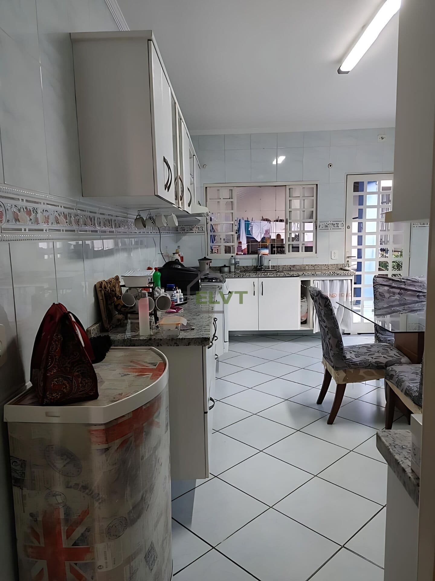 Sobrado à venda no bairro Km18 em Osasco/SP com 3 quartos