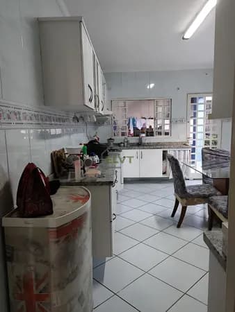 Sobrado à venda no bairro Km18 em Osasco/SP com 3 quartos