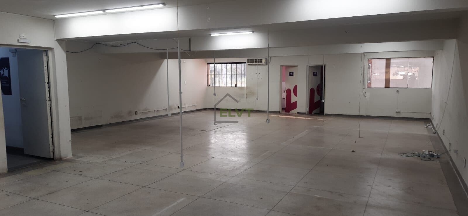 Salão comercial para alugar no bairro Centro de Osasco/SP com 240m²