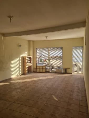 Sobrado à venda no bairro Jardim Elvira em Osasco/SP com 3 quartos