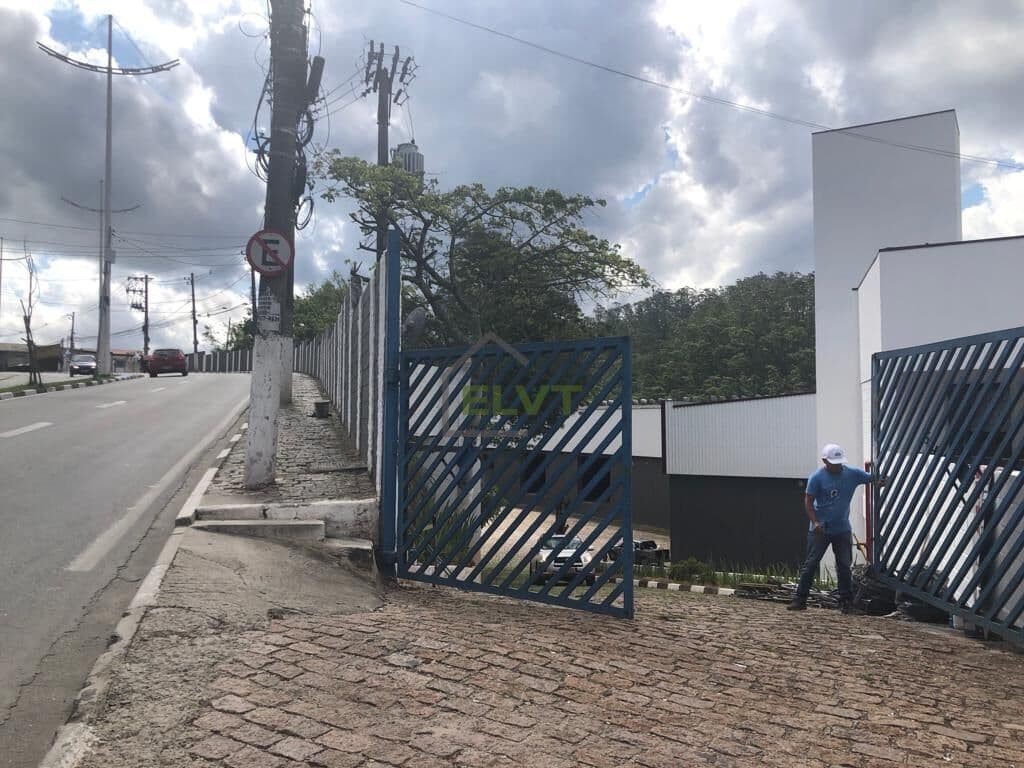 Galpão Industrial à venda no Centro com 2.400m².