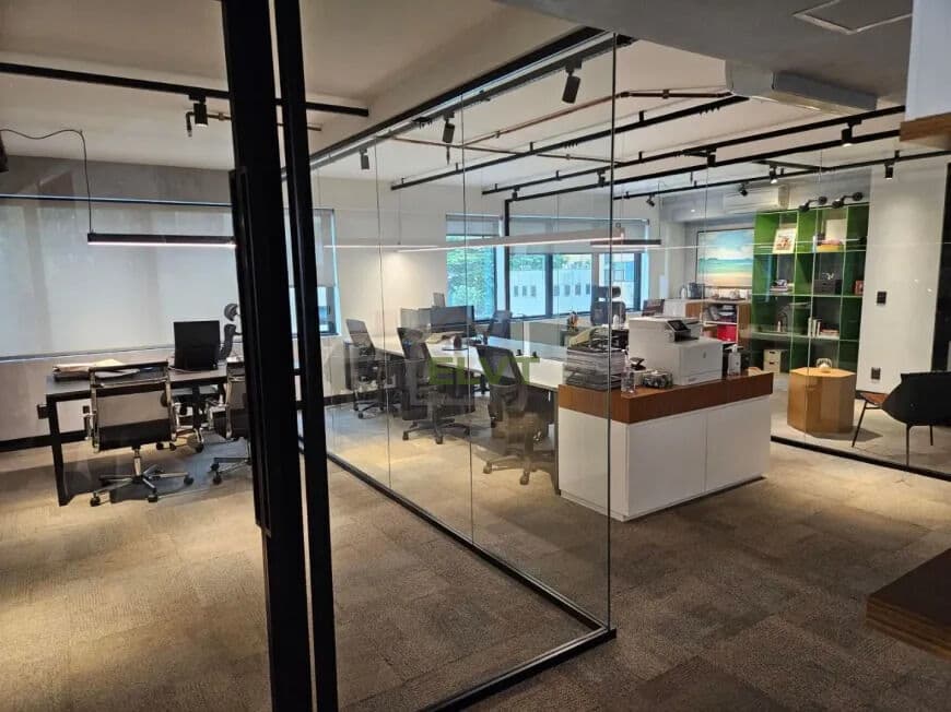 Sala comercial à venda no bairro Moema em São Paulo com 300m²