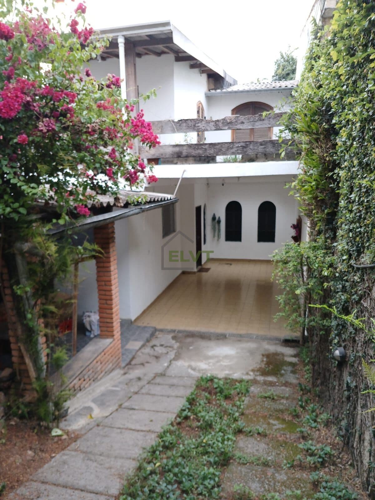 Sobrado à venda no bairro Jardim das Flores em Osasco/SP com 3 quartos.