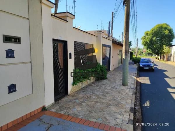 Casa em Ribeirão Preto - Sumarezinho